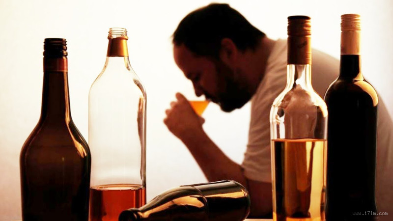 كيف ترد على رجل يقول أن الذي يشرب الخمر كافرا؟