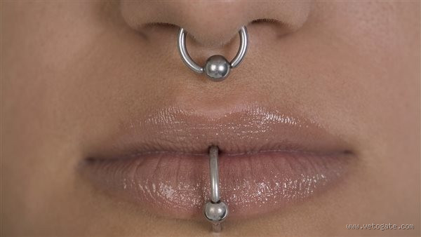 كيف أخفف من ألم البيرسينج؟ نصائح سريعة وفعّالة