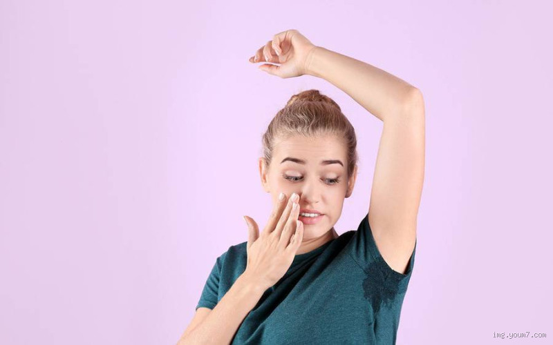 ما هي أضرار كثرة التعرق؟ تعرف على المخاطر والصحة